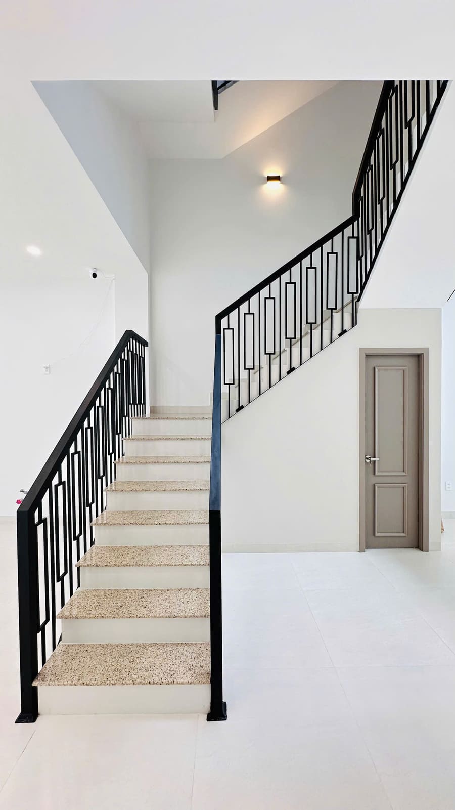 nhadepvuonxinh-nha-pho-3-5-tang-kich-thuoc-5-20-cau-thang-2