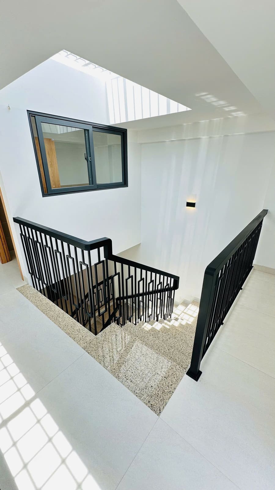 nhadepvuonxinh-nha-pho-3-5-tang-kich-thuoc-5-20-cau-thang