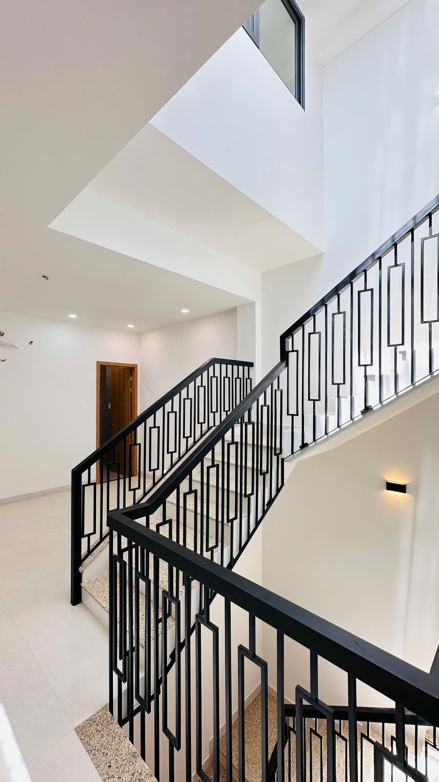 nhadepvuonxinh-nha-pho-3-5-tang-kich-thuoc-5-20-view-cau-thang-5