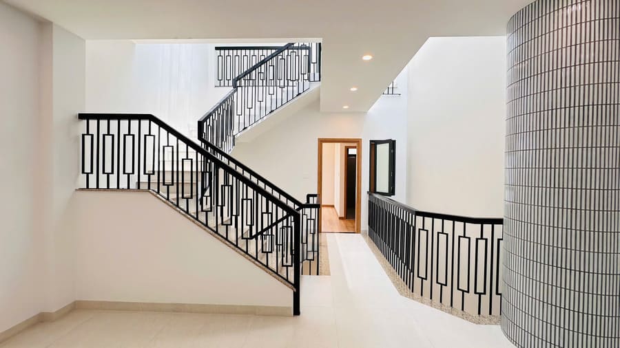 nhadepvuonxinh-nha-pho-3-5-tang-kich-thuoc-5-20-view-cau-thang-tong