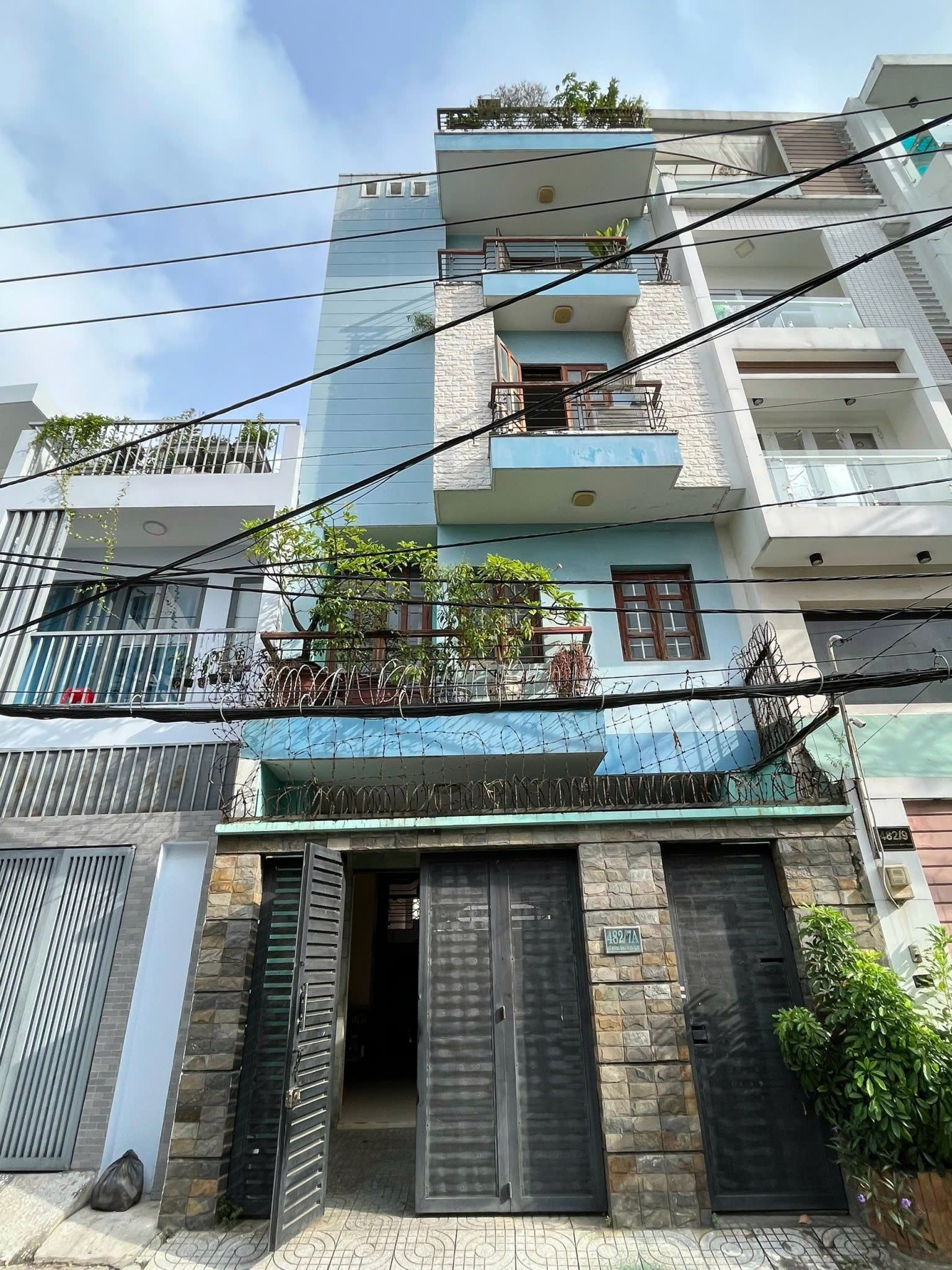 Mặt tiền trước